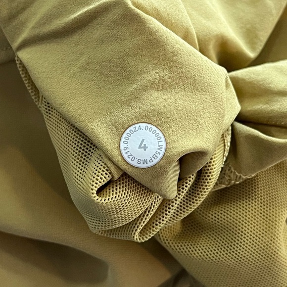Lululemon On the Fly 7/8 Pant *Woven Vintage Gold - Picture 10 of 10